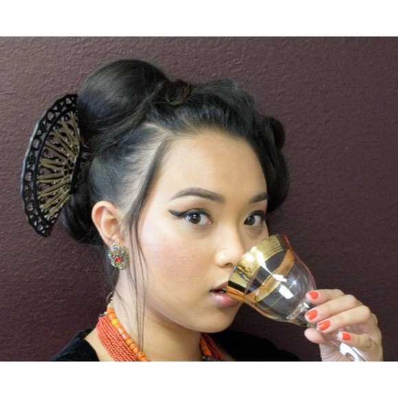 Blue Red Floral Filigree Clip on Earrings Vintage Jewelry - Picture 2 of 8